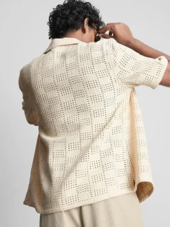 Häkelshirt mit Schachbrettmuster