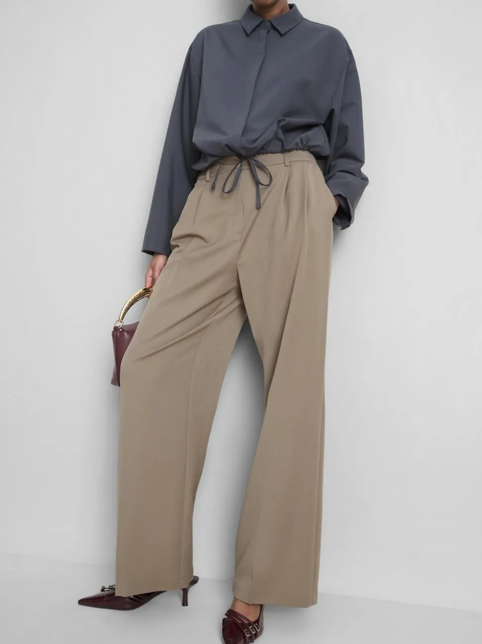 Hose mit weitem Bein und Bundfalten