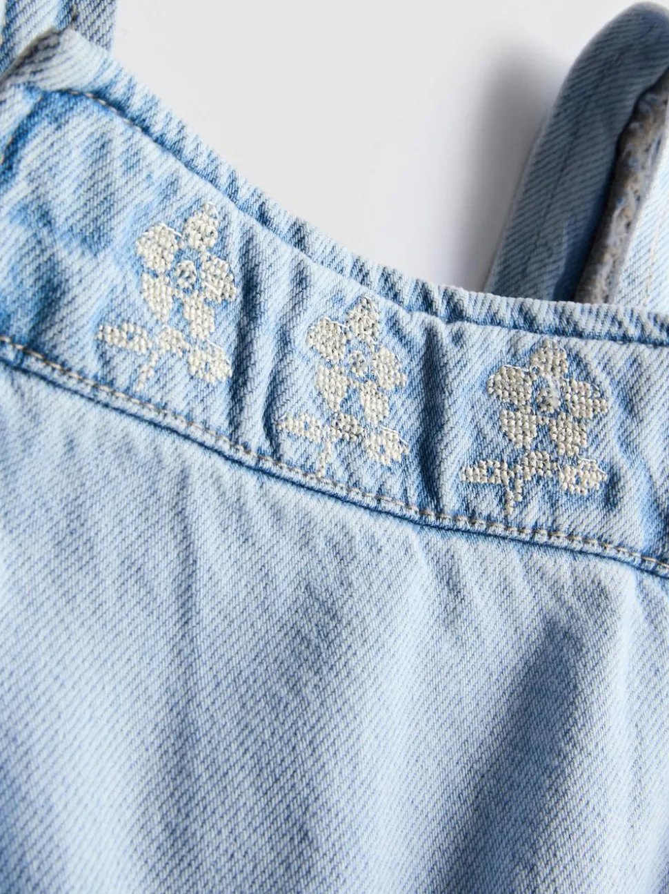 1,5–8 Jahre | Chambray-Playsuit mit Rüschen