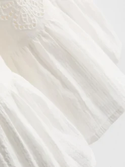 1,5–9 Jahre | Stufenkleid mit Lochstickerei