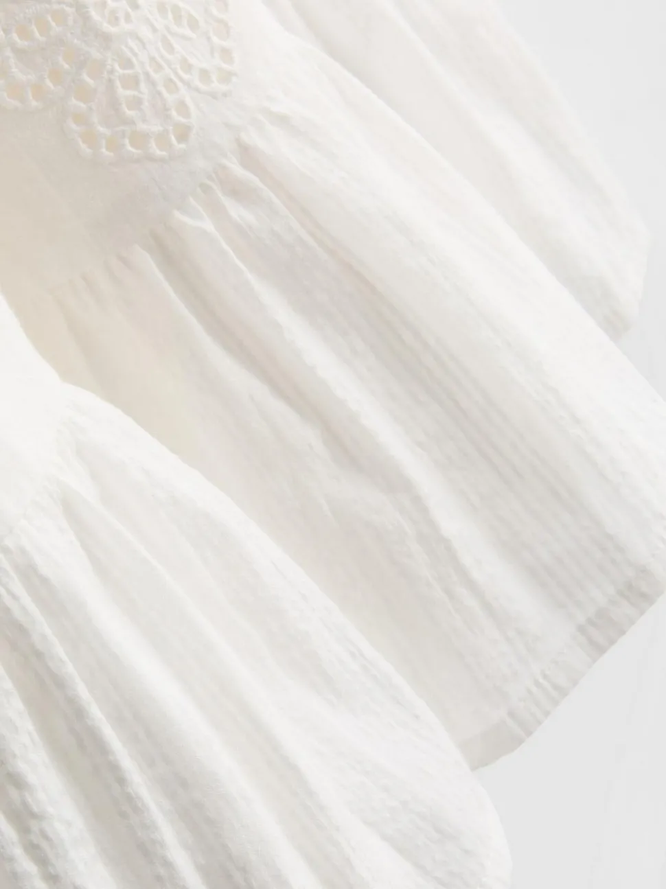 1,5–9 Jahre | Stufenkleid mit Lochstickerei