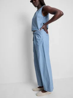Jeans aus Baumwoll-Denim mit weitem Bein und Bundfalten