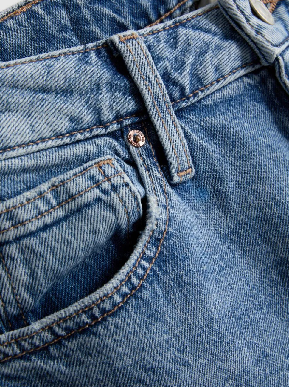 Jeans mit hohem Bund und geradem Bein