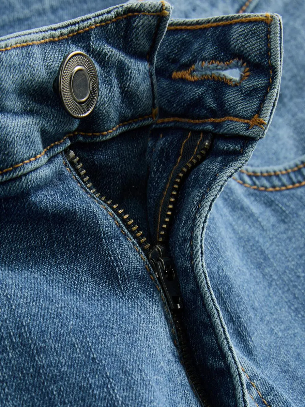 Jeansshorts in gerader Passform