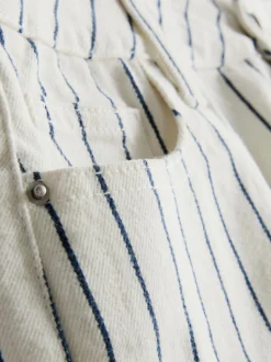 Jeansshorts mit mittlerer Leibhöhe und umgeschlagenem Saum