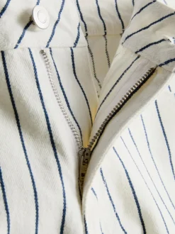 Jeansshorts mit mittlerer Leibhöhe und umgeschlagenem Saum