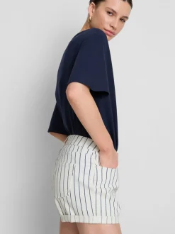 Jeansshorts mit mittlerer Leibhöhe und umgeschlagenem Saum