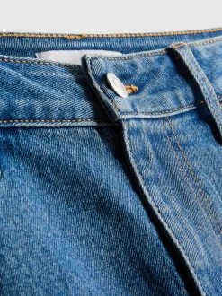 Jeansshorts mit mittlerer Leibhöhe und umgeschlagenem Saum