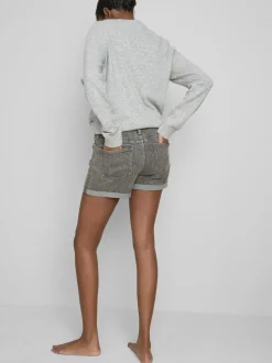 Jeansshorts mit mittlerer Leibhöhe und umgeschlagenem Saum