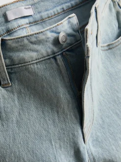 Jeansshorts mit mittlerer Leibhöhe und umgeschlagenem Saum