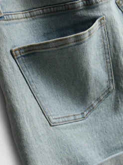 Jeansshorts mit mittlerer Leibhöhe und umgeschlagenem Saum