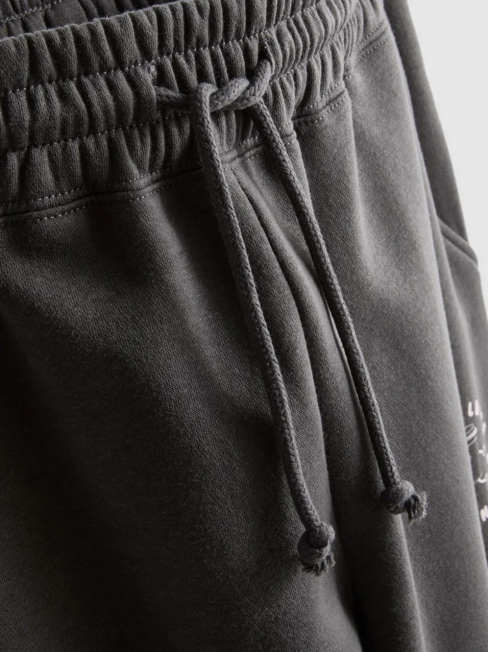 Jogginghose aus Baumwollmischung mit Bündchen und Print