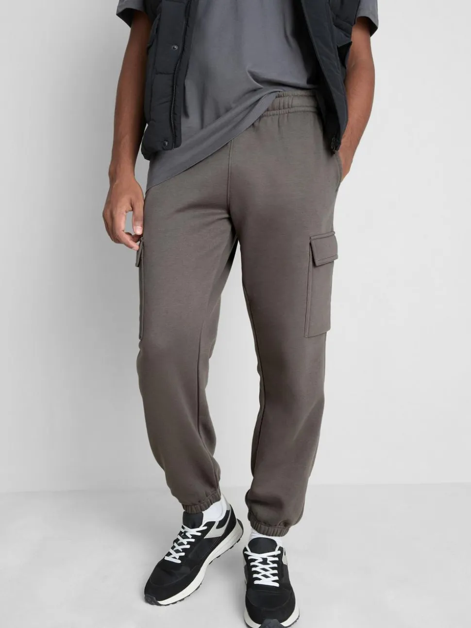 Jogginghose mit Cargotaschen und Bündchen