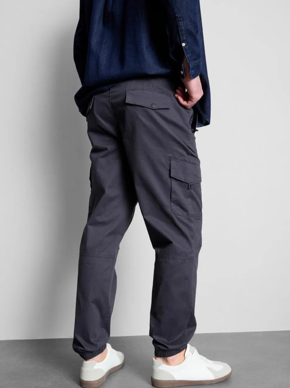 Jogginghose mit Cargotaschen und Bündchen