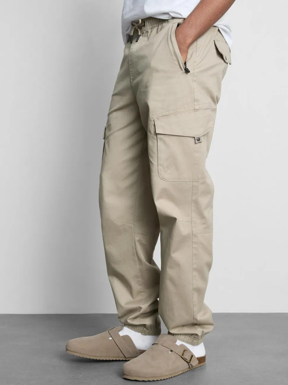 Jogginghose mit Cargotaschen und Bündchen