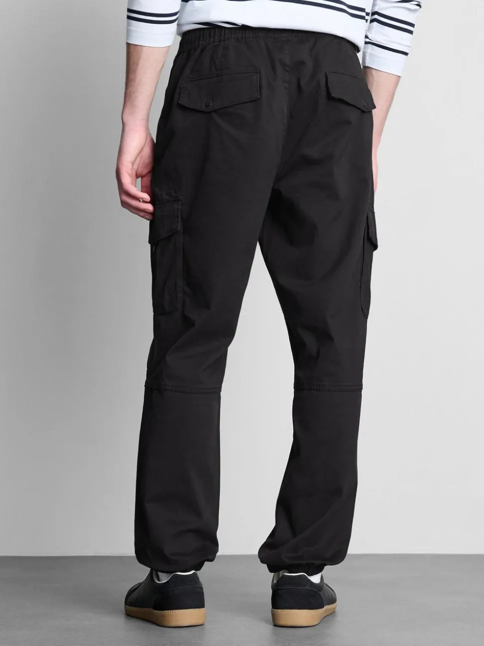 Jogginghose mit Cargotaschen und Bündchen