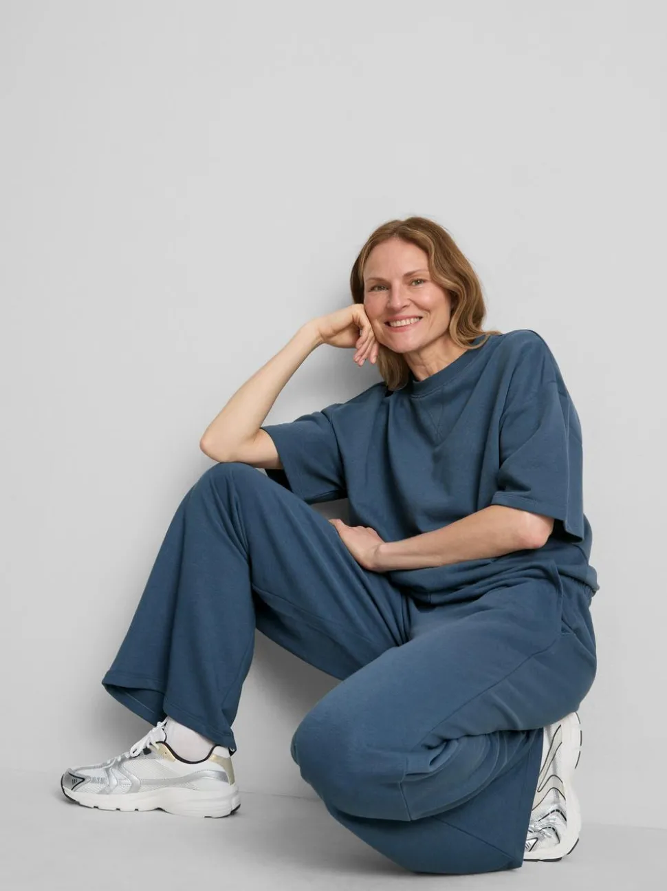 Jogginghose mit weitem Bein und hohem Baumwollanteil
