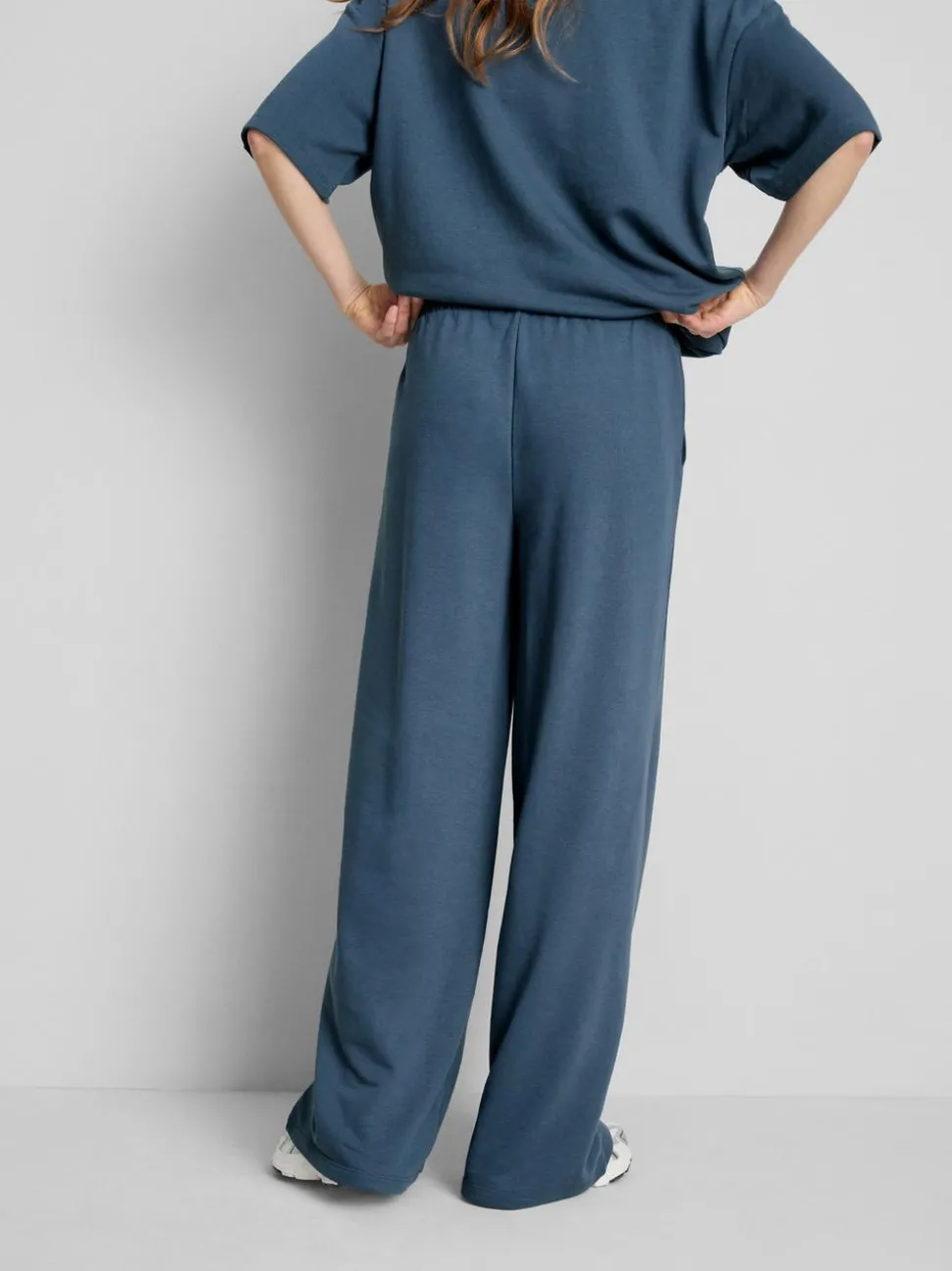 Jogginghose mit weitem Bein und hohem Baumwollanteil