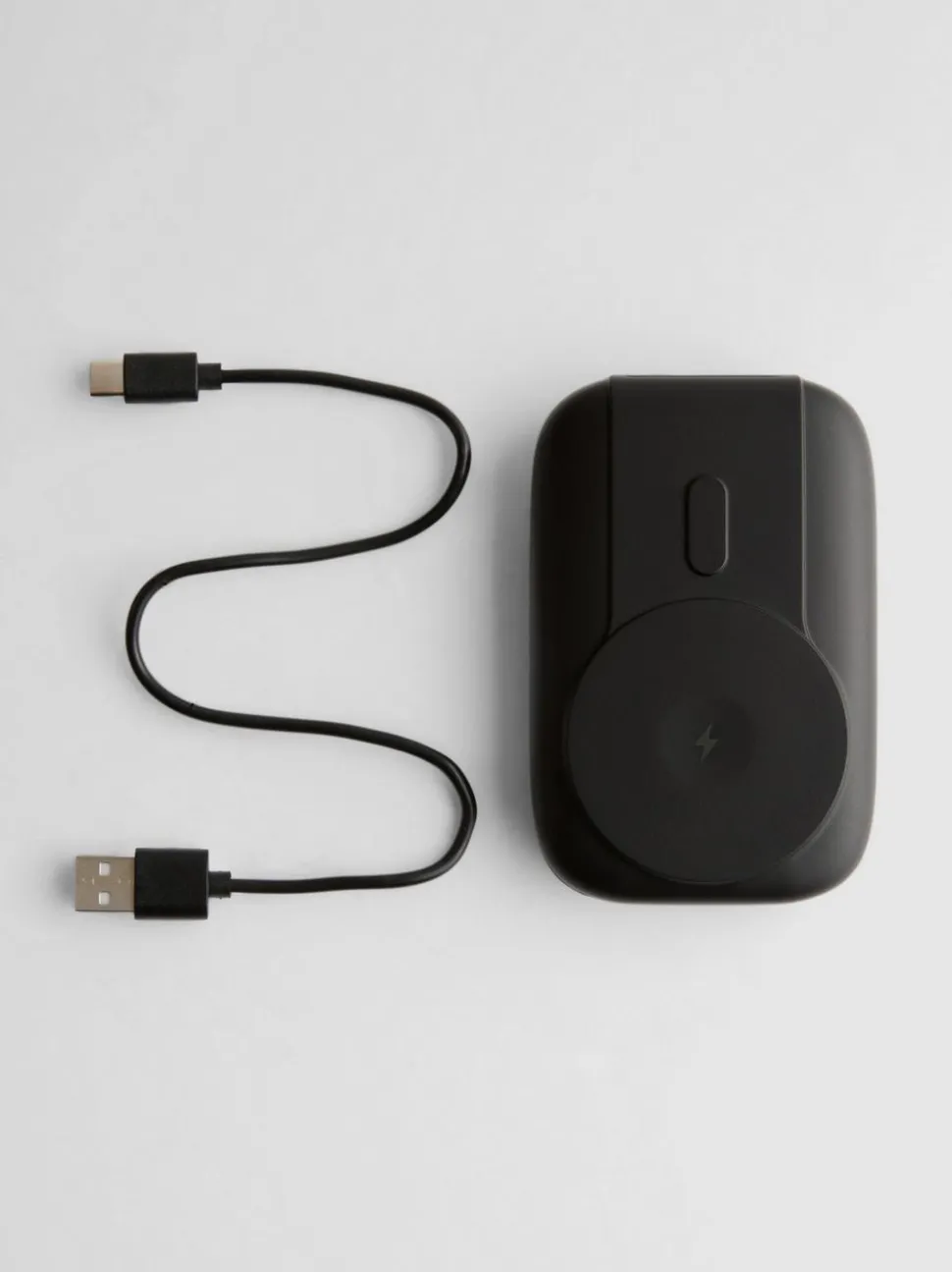 Kabellose Powerbank mit integrierten Ladekabeln, 10 000 mAh