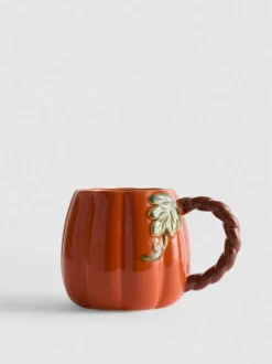 Keramiktasse in Kürbisform