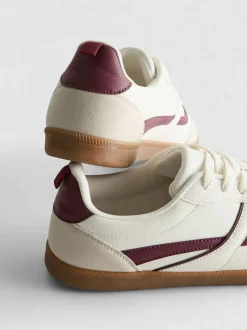 Klassische „By Coleen“ Low-Top-Sneaker mit Gummisohle