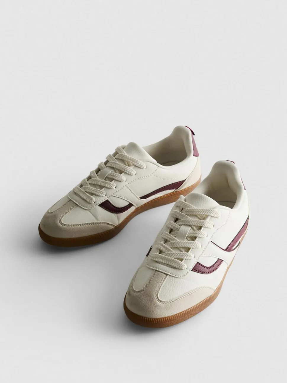 Klassische „By Coleen“ Low-Top-Sneaker mit Gummisohle