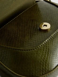Kleine Umhängetasche mit Überschlag