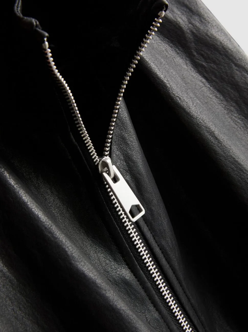 Kunstlederjacke mit Trichterkragen