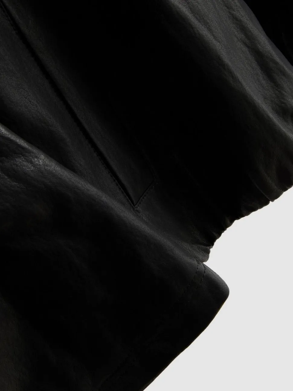 Kunstlederjacke mit Trichterkragen