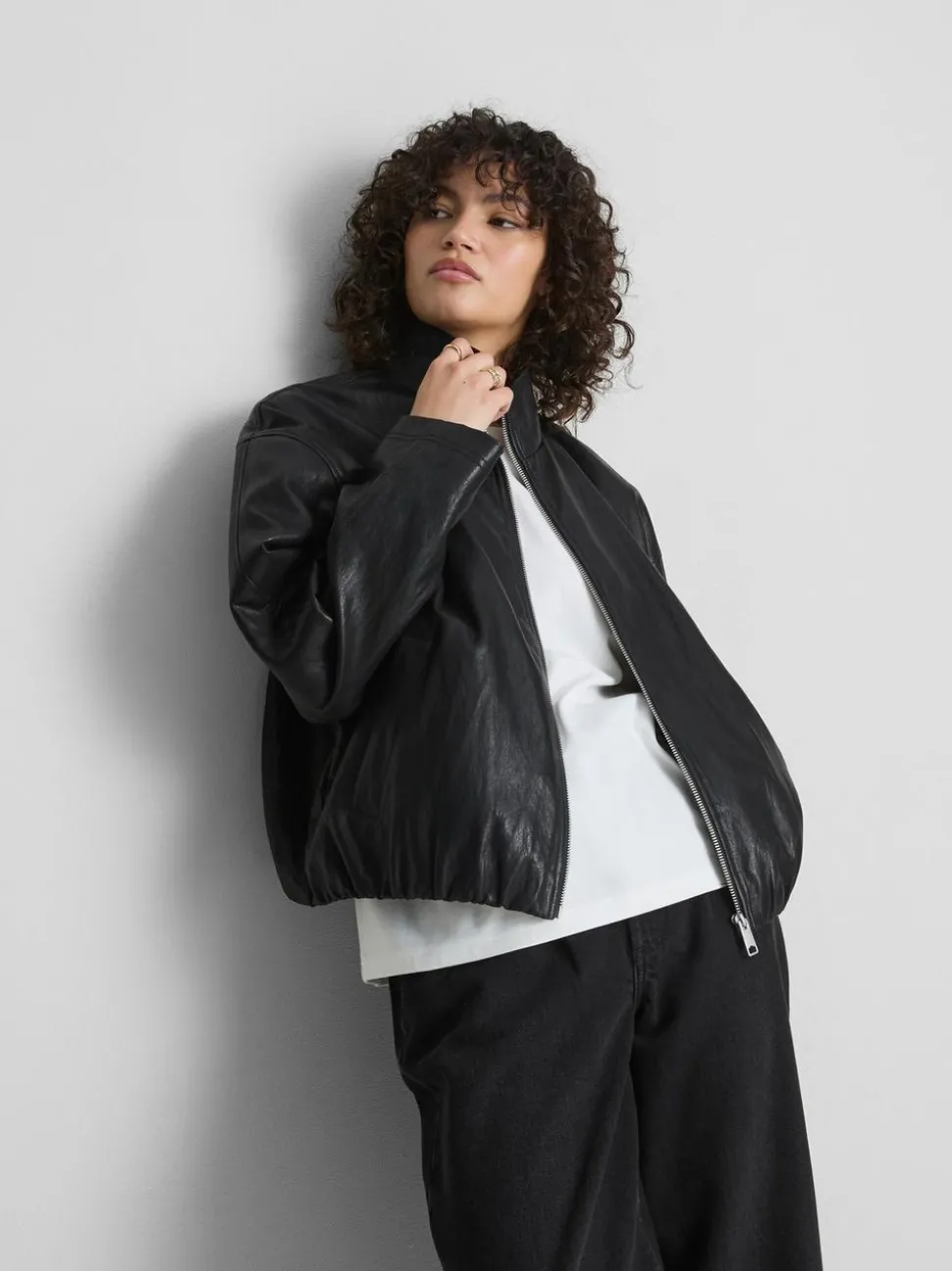 Kunstlederjacke mit Trichterkragen