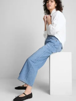 Kurze Jeans mit weitem Bein