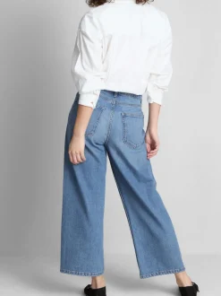 Kurze Jeans mit weitem Bein