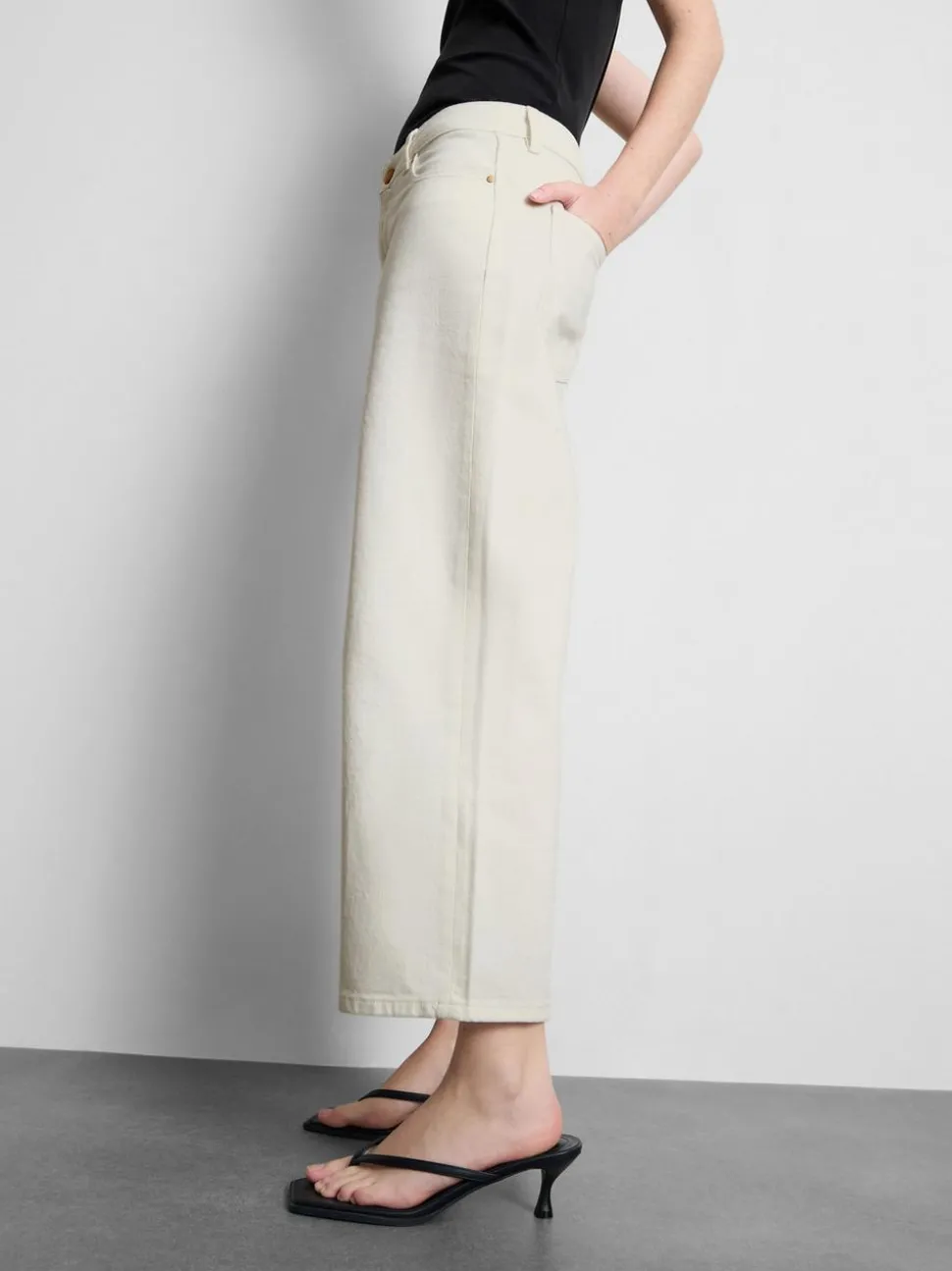 Kurze Jeans mit weitem Bein