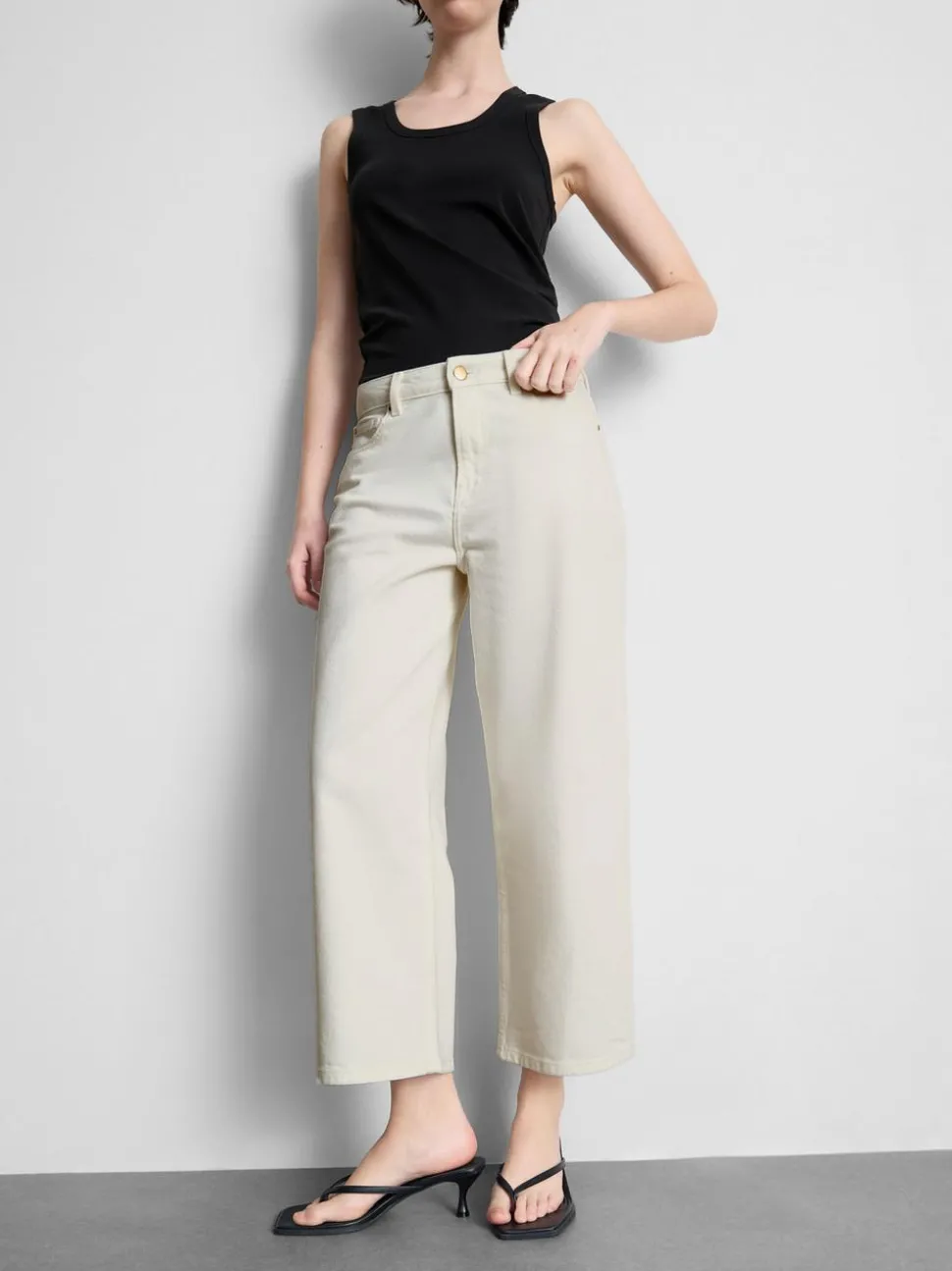 Kurze Jeans mit weitem Bein