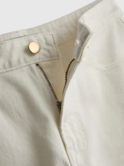 Kurze Jeans mit weitem Bein