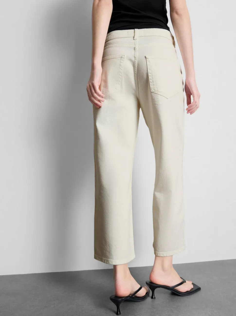 Kurze Jeans mit weitem Bein