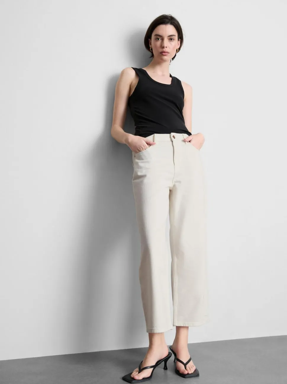 Kurze Jeans mit weitem Bein