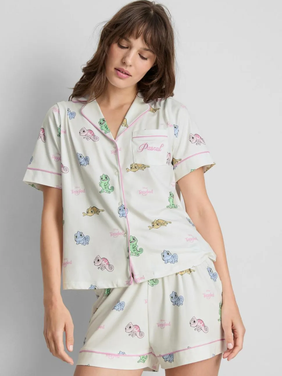 Kurzer „Disney Rapunzel Pascal“ Boyfriend-Schlafanzug