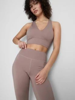 Kurzes Active-Top mit V-Ausschnitt
