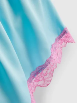 Kurze Schlafanzughose aus Satin und Spitze