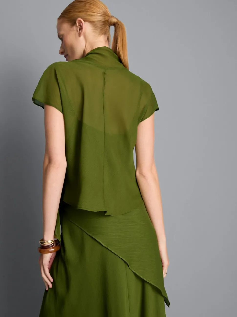 Kurzärmelige Bluse mit Schluppe