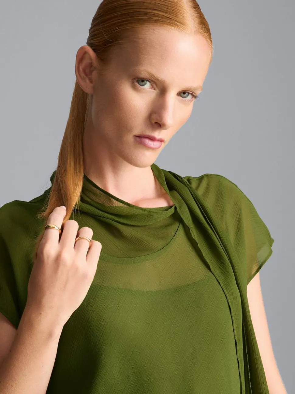 Kurzärmelige Bluse mit Schluppe