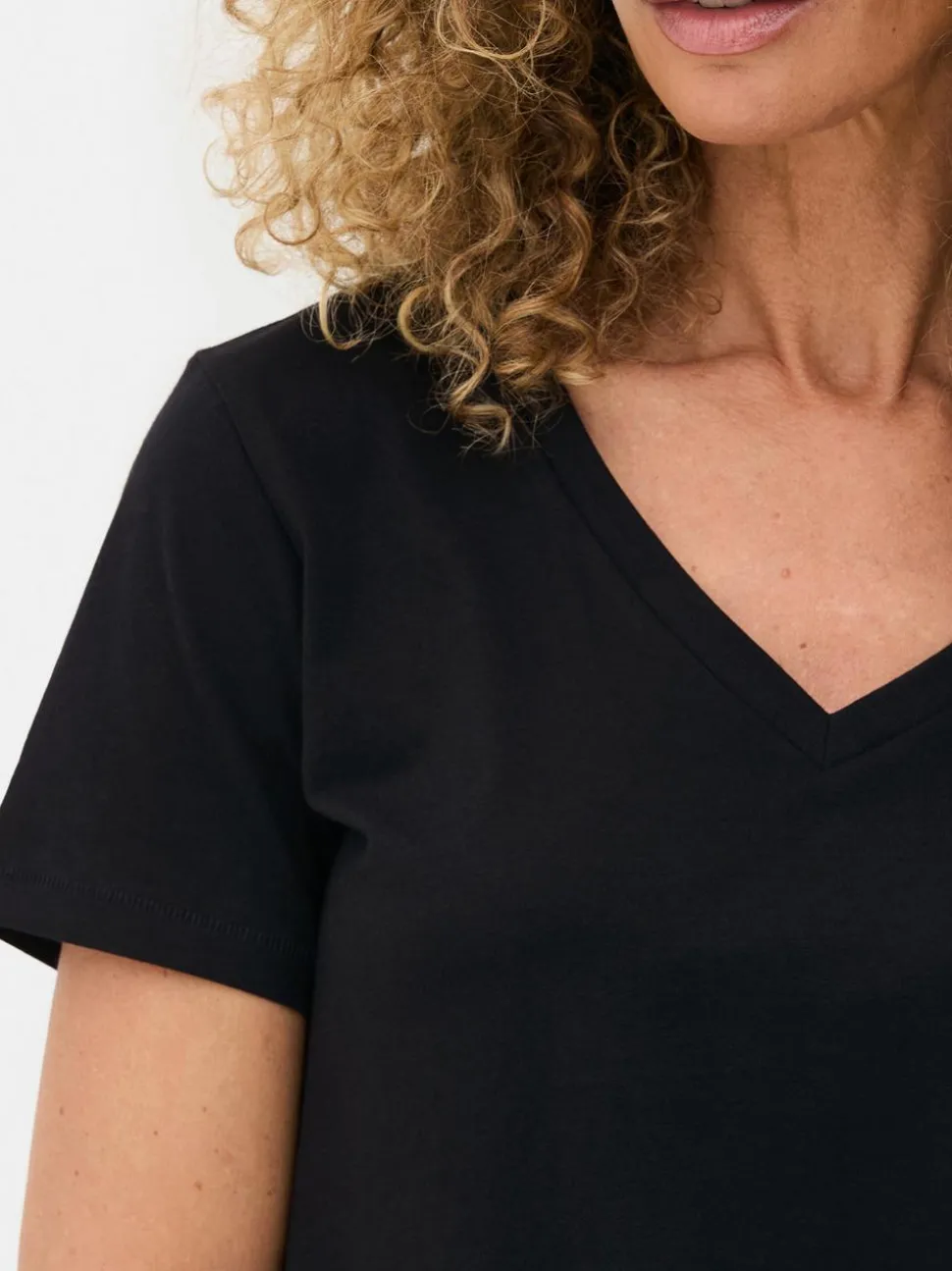Kurzärmeliges Essential-T-Shirt mit V-Ausschnitt
