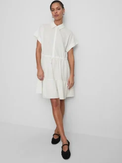 Kurzärmeliges, gestuftes Minikleid