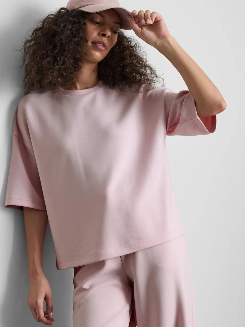 Kurzärmeliges Sweatshirt mit überschnittenen Schultern