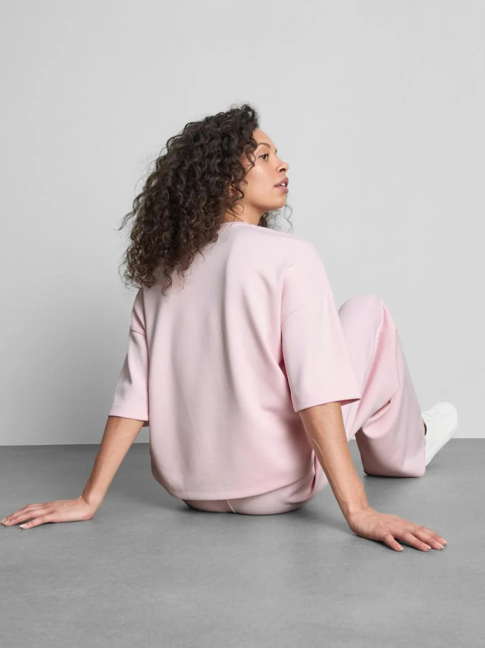 Kurzärmeliges Sweatshirt mit überschnittenen Schultern