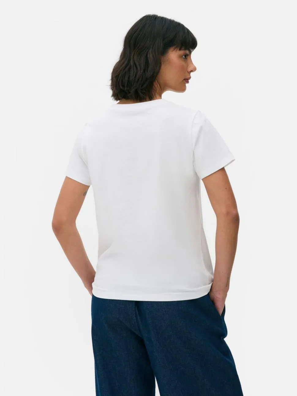 Kurzärmeliges T-Shirt mit V-Ausschnitt