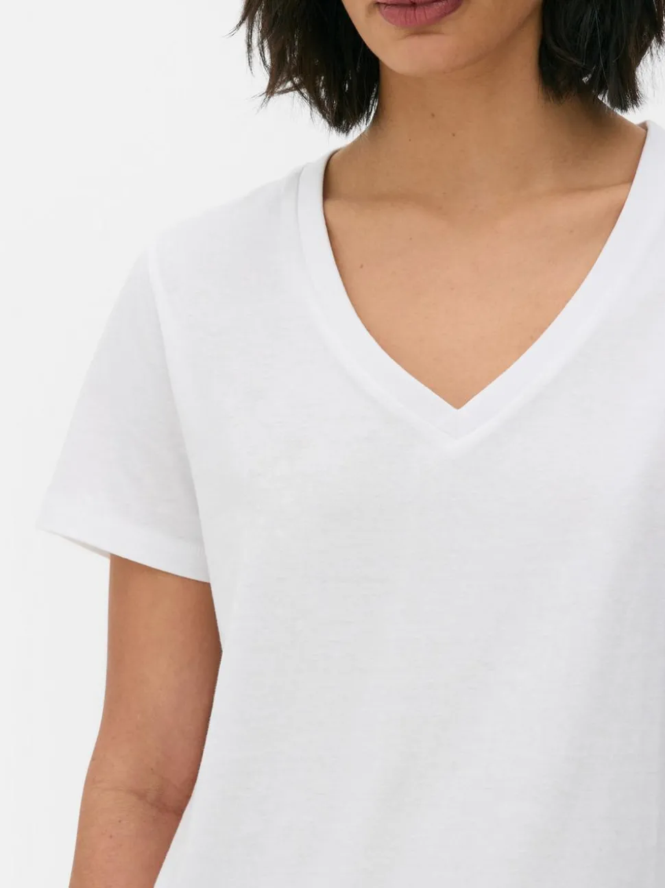 Kurzärmeliges T-Shirt mit V-Ausschnitt