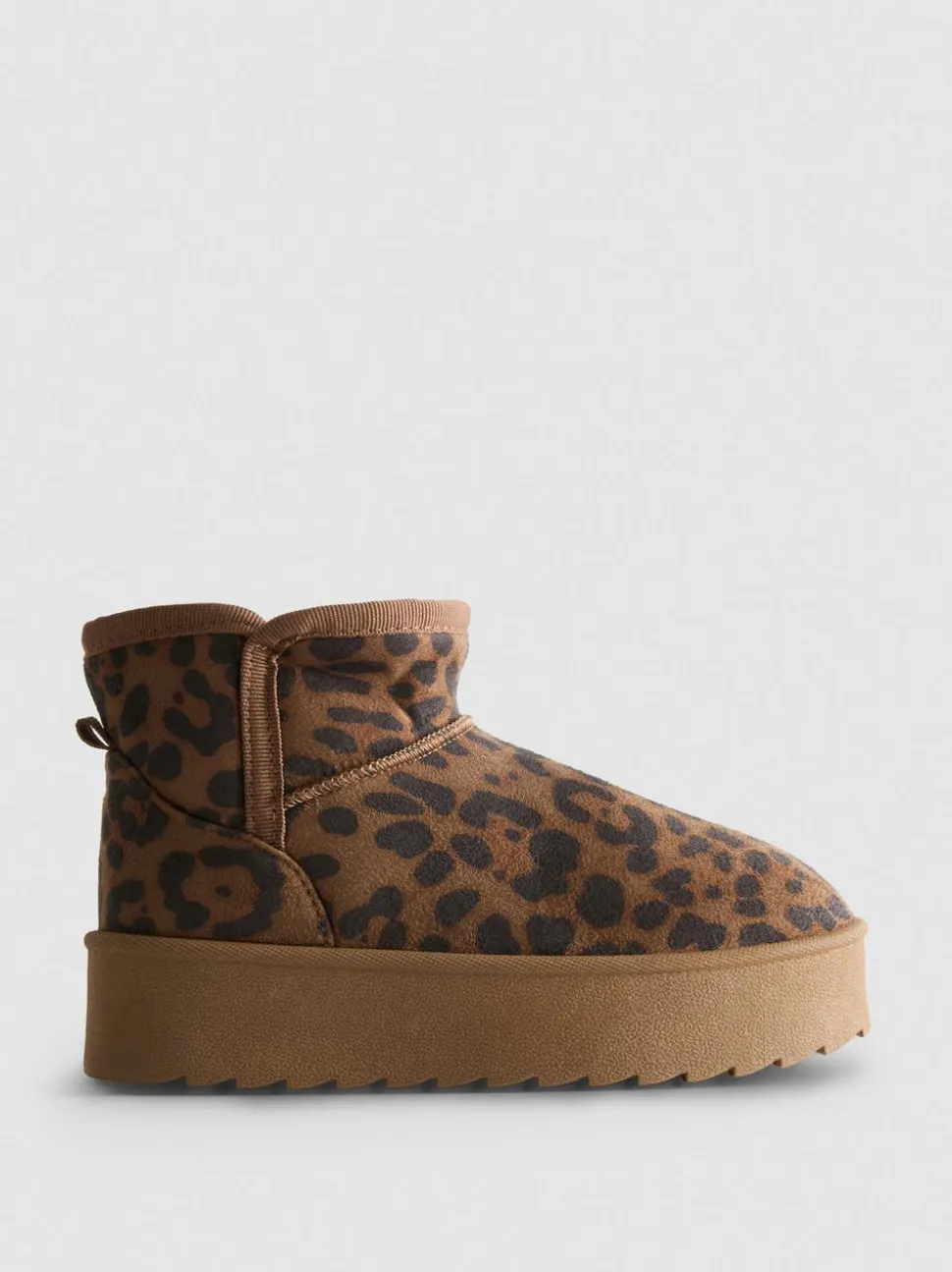 Kuschelige Stiefeletten mit Leopardenmuster und Plateau-Sohle