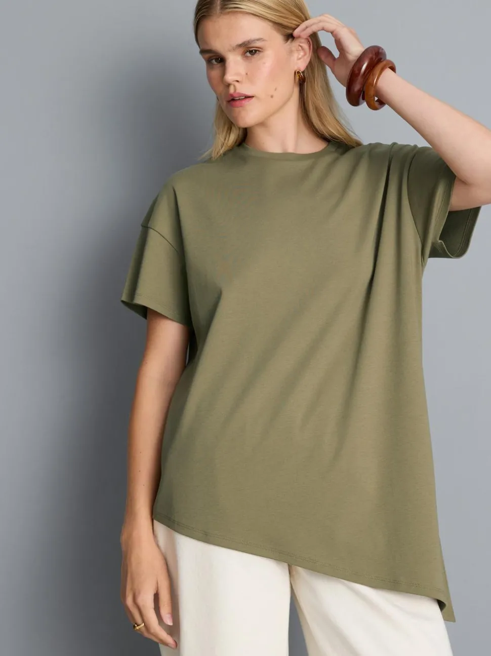 Langes, asymmetrisches Baumwoll-T-Shirt